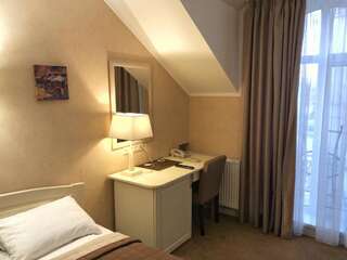 Отель Отель Ажур Одесса Стандартный двухместный номер с 2 отдельными кроватями-1