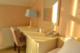 Отель Отель Ажур Одесса Улучшенный двухместный номер с 1 кроватью-3