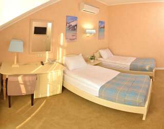 Отель Отель Ажур Одесса Улучшенный двухместный номер с 2 отдельными кроватями-5