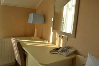 Отель Отель Ажур Одесса Улучшенный двухместный номер с 2 отдельными кроватями-7