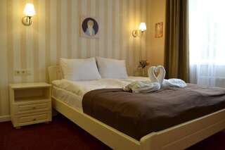 Отель Отель Ажур Одесса Улучшенный двухместный номер с 2 отдельными кроватями-11